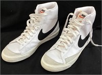 NIKE MENS BLAZER MID ‘77 VTG. SHOES, SIZE 10.5, GC