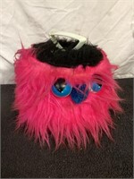 C7) fuzzy pink holder for