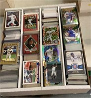 Sports cards - 3200 count box full of MLB trading