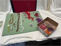 VINTAGE JEWERLY LOT W/ WATCHES
