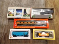 4 Various HO Scale Train Cars