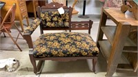 Small Settee / Ladies Victorian Chair