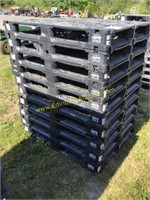 d1 (10) 40x48 heavy duty plastic pallets