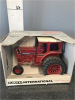 ERTL IH 1566 tractor