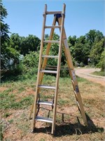 2 Louisville ladders. Extension ladder is 16' and