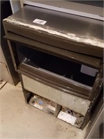 Manitowoc u/c ice maker, works, missing cover see*