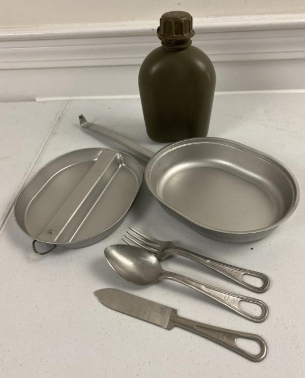 U.S. Mess kit and plastic canteen bottle