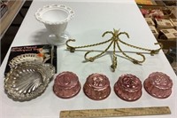 Decor lot w/metal jello molds