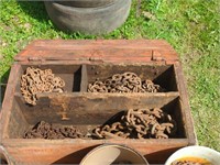 WOODEN CRATE WITH CHAIN