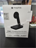 mophie snap+charging stand & pad (display area)