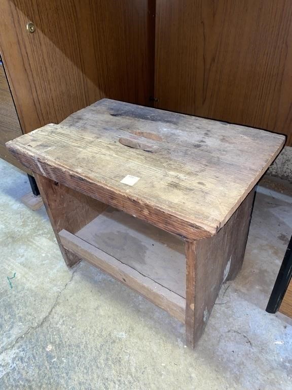 WOODEN BENCH/STEP STOOL APPROX 20" X 16" X 13"