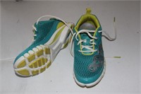 Ahnu tennis shoes size 6 1/2