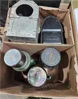 Bundle of Thermo's, Metal lunch boxes,