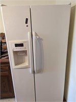 GE White Side by Side Refrigerator/Freezer