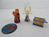 Lot of Vintage Plastic Items - Wind Up Dancers