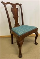 PRETTY 18TH CENTURY HAND CARVED ACCENT CHAIR