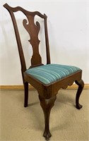 PRETTY 18TH CENTURY HAND CARVED ACCENT CHAIR