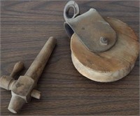 Vintage Cast Iron Wood Wood Barrel Pulley & Tap