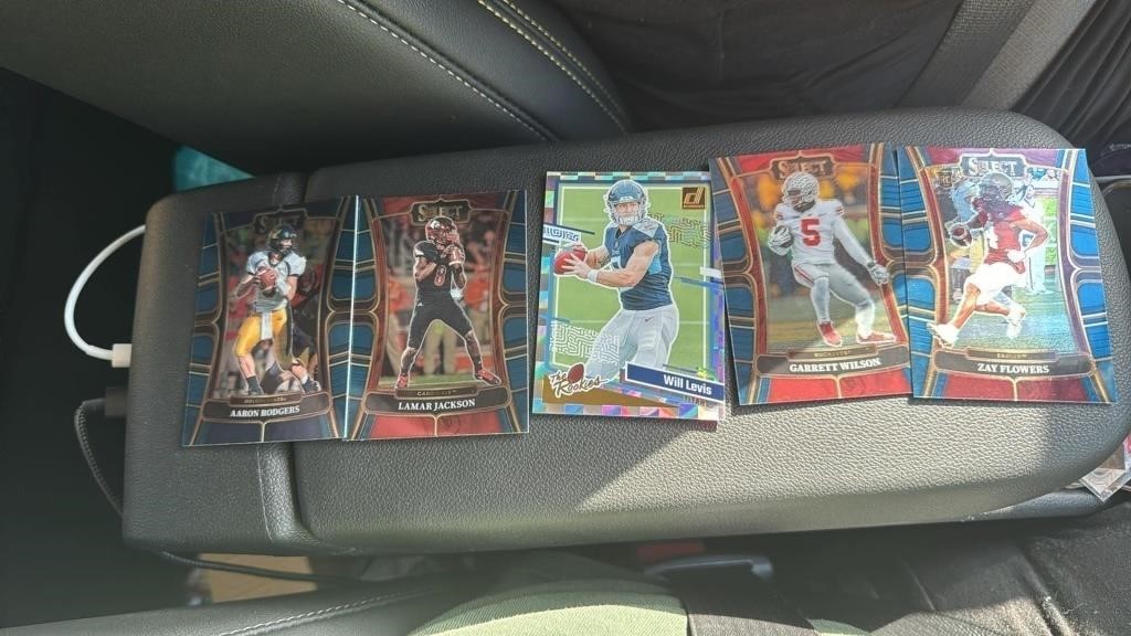 154: Sports Cards: Vintage and modern. collectibls, Toys and