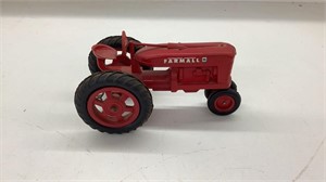 1/16 scale Farmall tractor plastic