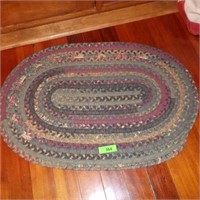 BRAIDED RUG 34 x 23