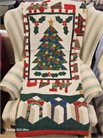 Hand stitched & machine Christmas quilt