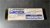 VINTAGE GRAIN BIN AND SOIL UTILITY THERMOMETER