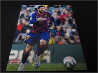 LIONEL LEO MESSI SIGNED 8X10 PHOTO COA