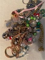 Bag of mixed jewelry