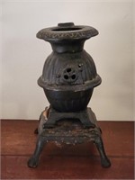 VINTAGE CAST IRON MINIATURE POT BELLY STOVE