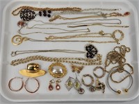 ASSORTED LOT OF COSTUME JEWELRY