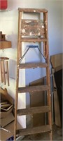 Wooden 6' stepladder