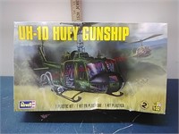 Revell 1/32 UH-1D Huey Gunship kit