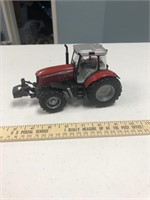 Ertl Massey Ferguson 7475 Dyna VT Tractor