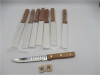 SET OF 8 NEW STEAK KNIVES