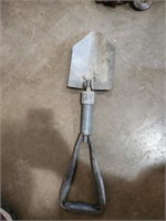 Folding shovel