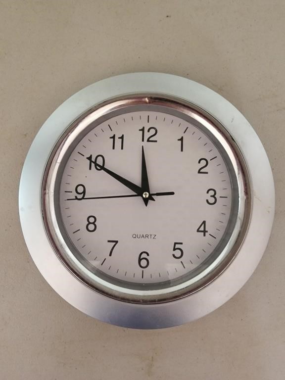 10" silvertone wall clock