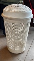 PLASTIC CLOTHES HAMPER