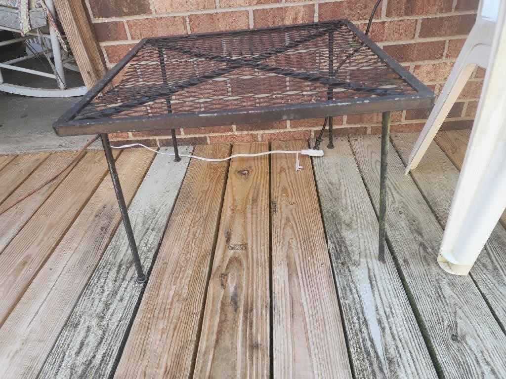 24x16x24 metal side table needs repair top metal