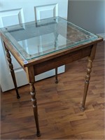 TABLE W GLASS TOP