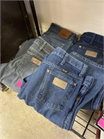 LOT OF 4 PAIRS OF JEANS WRANGLERS ETC