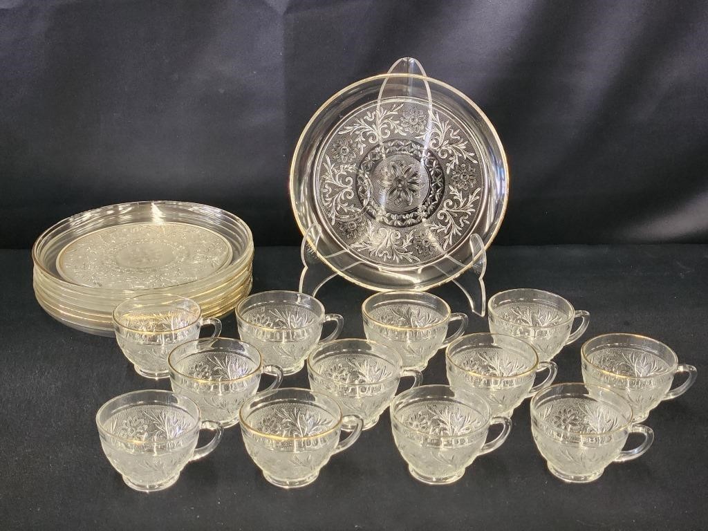 VINTAGE ANCHOR HOCKING SANDWICH GLASS PLATES &...