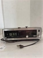 RCA Model RWS457W Radio and Digital Clock