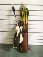 BOW & ARROW LOT - RECURVE BOW, QUIVER WITH ARROWS
