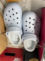 New Crocs - womens 6 Mens 8