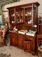 Solid hutch - 3 doors with glass on hutch,
