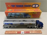 SUNDCO TOY TANKER TRUCK WITH BOX BATTERIES