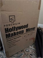 HOLLYWOOD MAKEUP MIRROR IN BOX