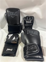 set of 4 boxing gloves