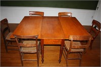 Table with 6 CHairs